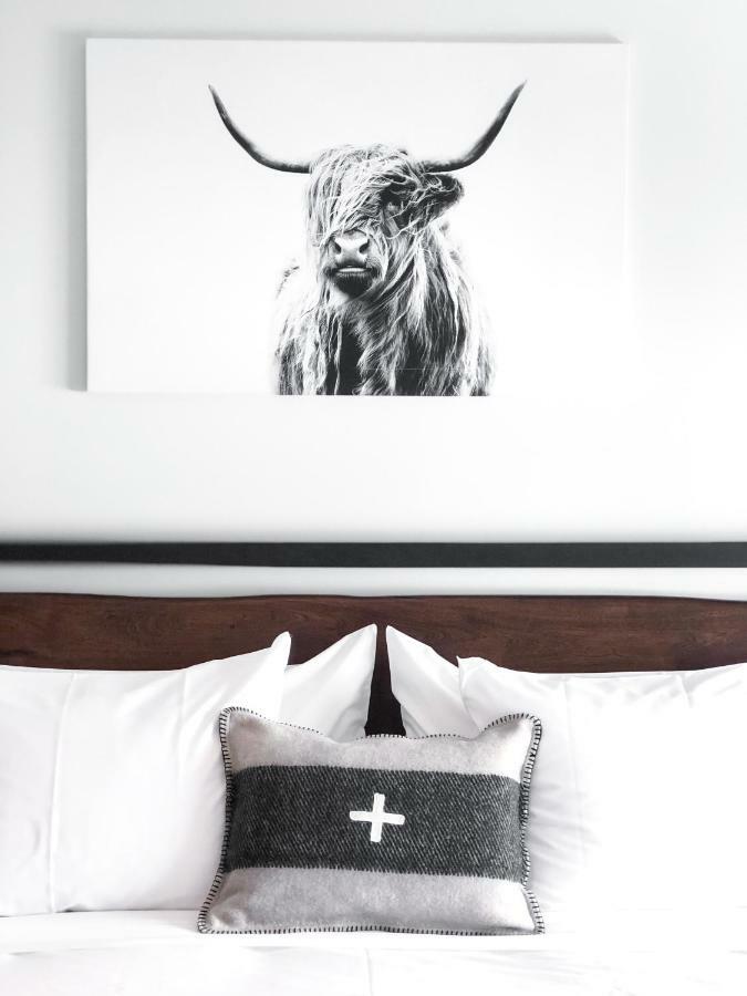 Compass Rose Lodge Huntsville Екстер'єр фото